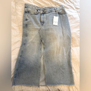 XXL Zara light wash denim midi skirt